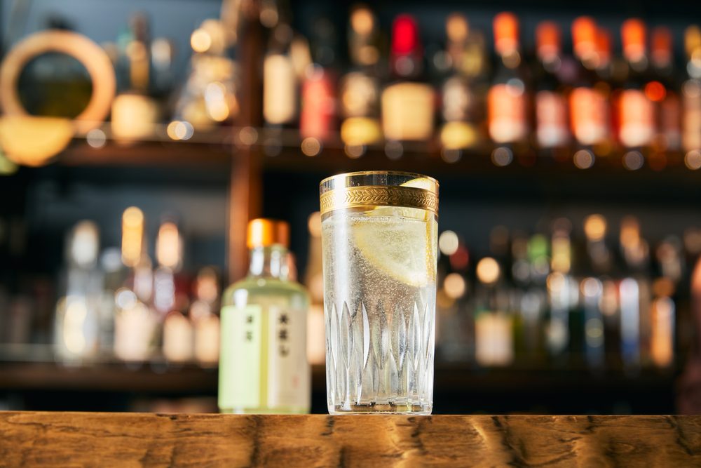 檸檬を添えた、炭酸仕立ての柳蔭